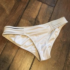 ❌SOLD❌Victoria’s Secret white bikini bottoms